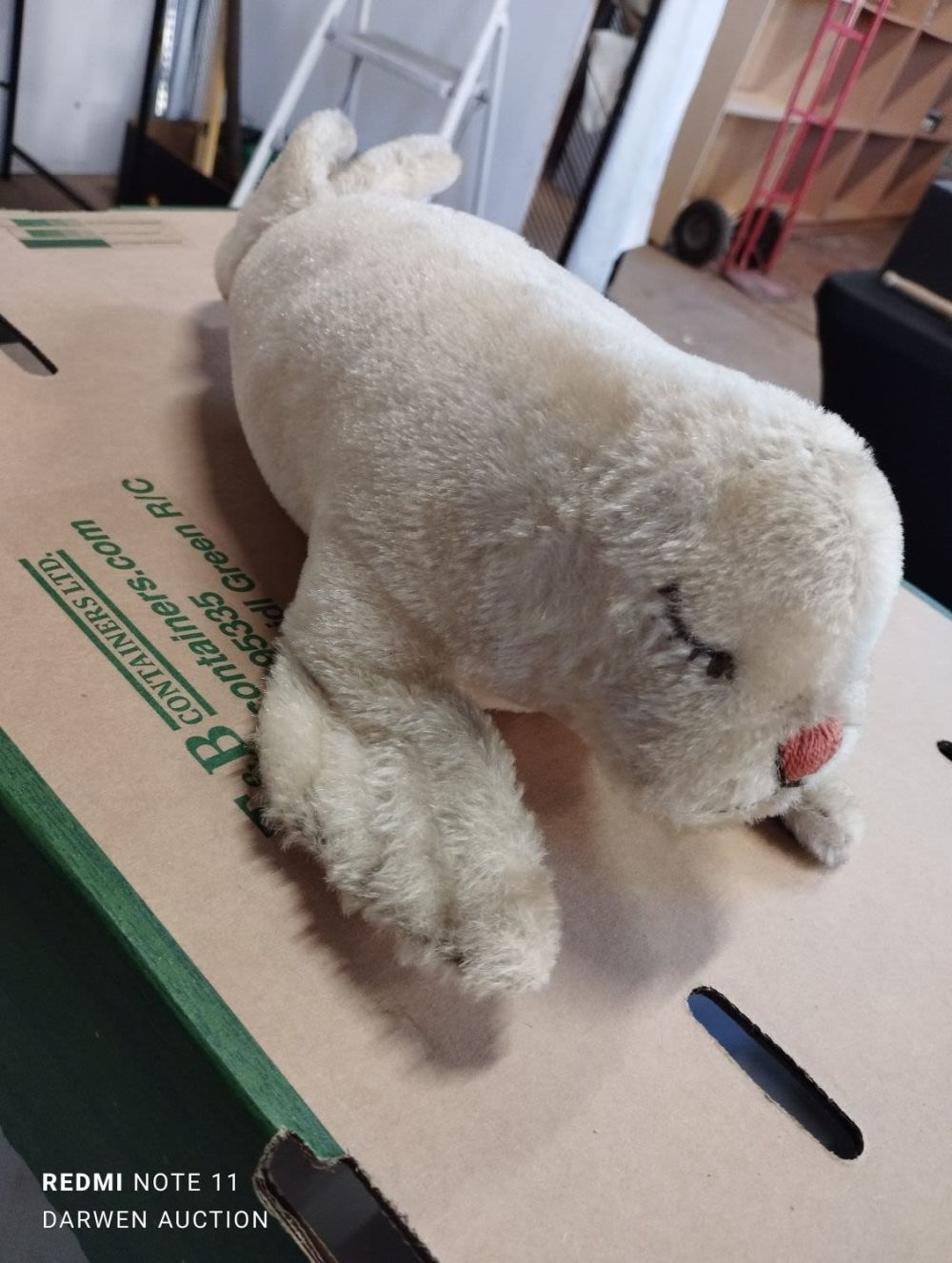 Lot 359: Vintage Steiff Floppy Robby Seal