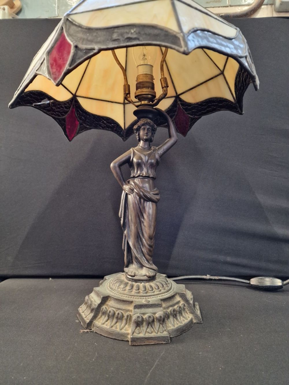 Lot 13: Vintage Tiffany style table lamp. With cream, Black...