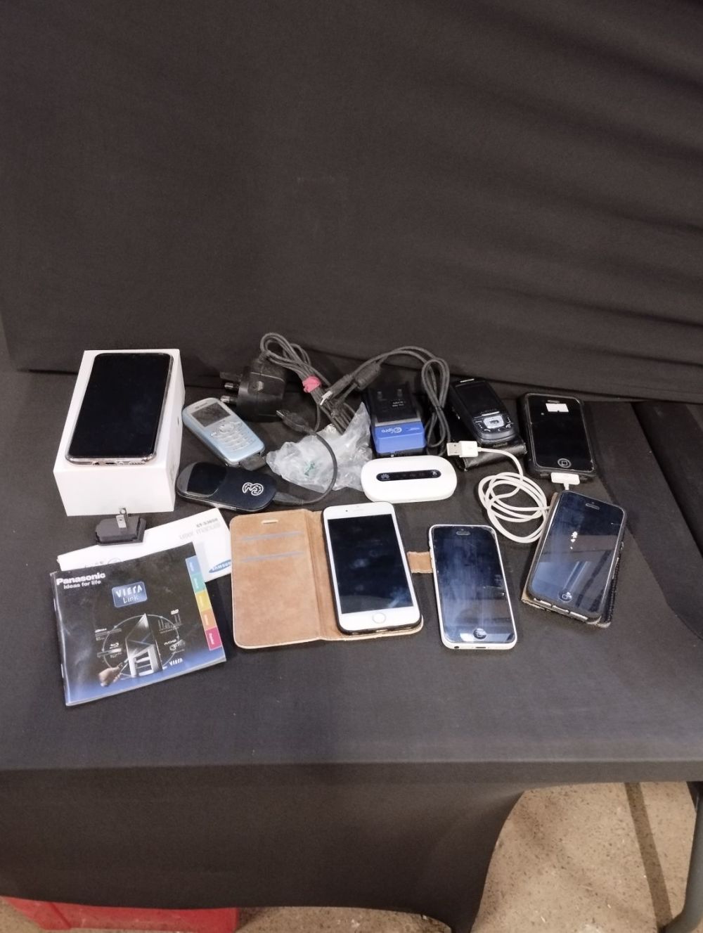 Lot 43: Selection of Retro and Vintage Mobile Phones and...