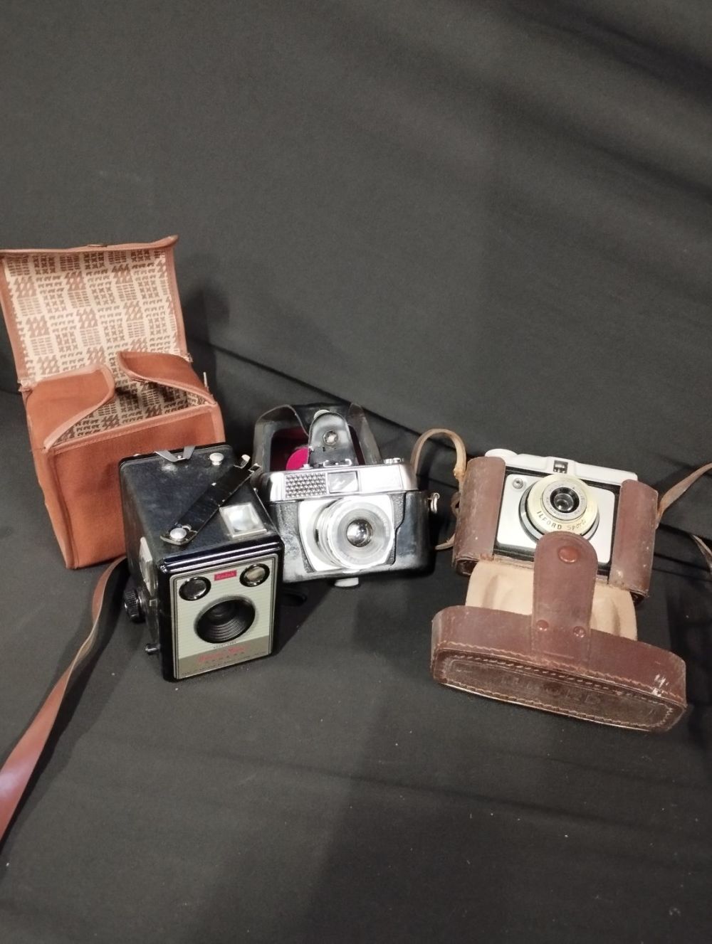 Lot 51: Selection of Vintage Cameras inc Box Brownie