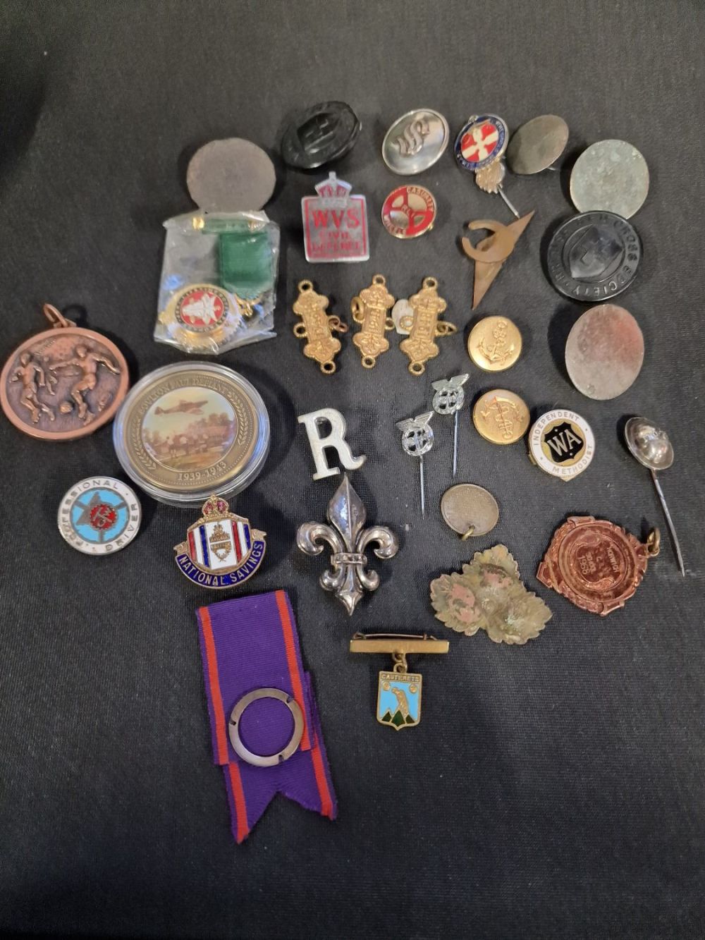 Lot 52: A collection of vintage buttons, pins, badges, Militaria...