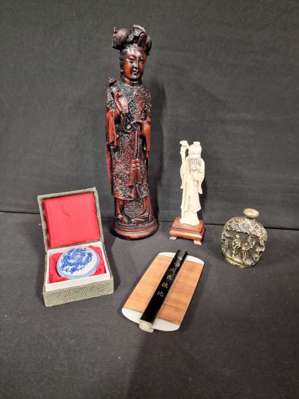Lot 58: Vintage Oriental collection of items. Including two figures,...