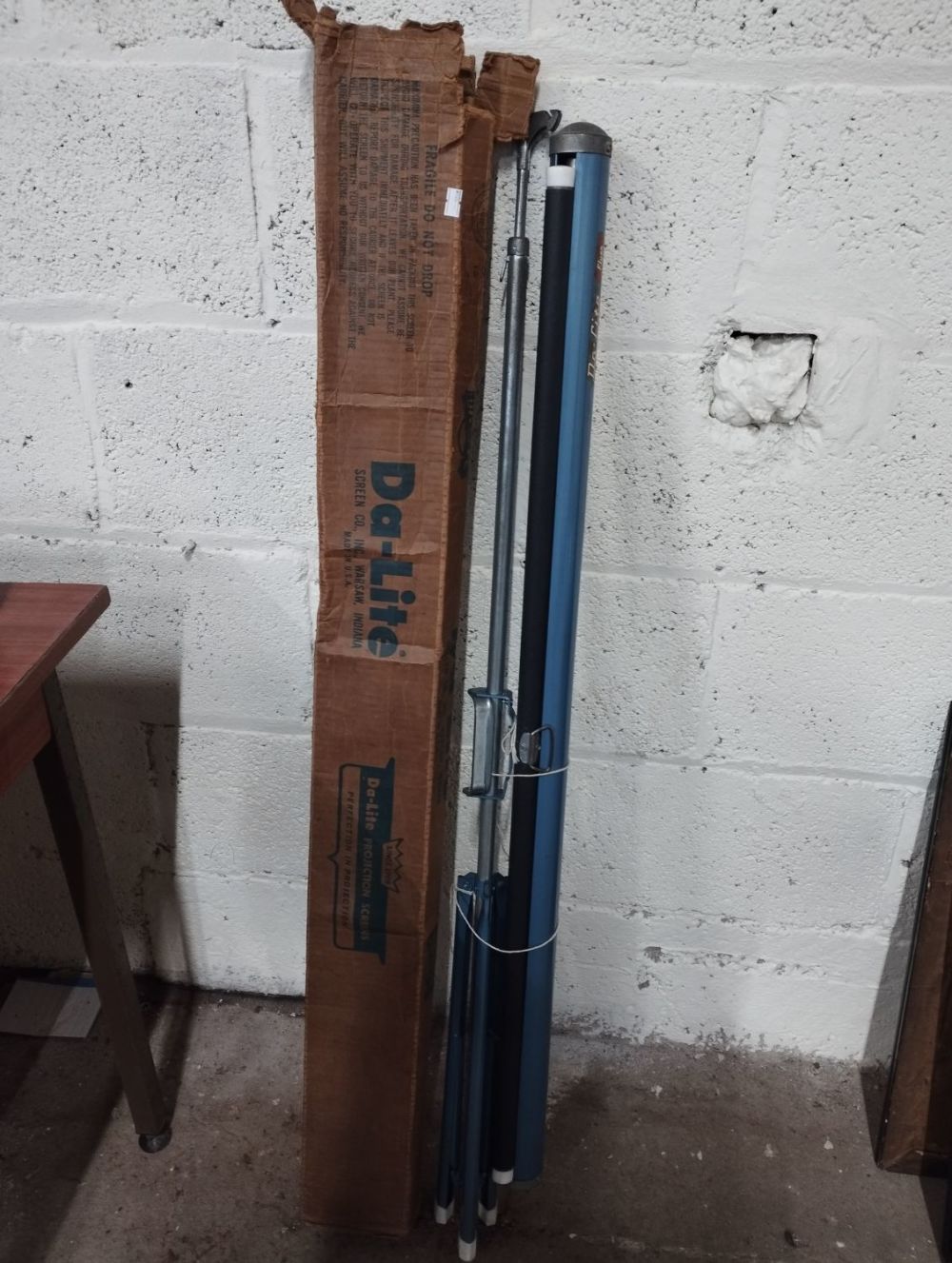 Lot 82: Vintage Da-Lite Projection Screen. Approx. 100x75cm Screen