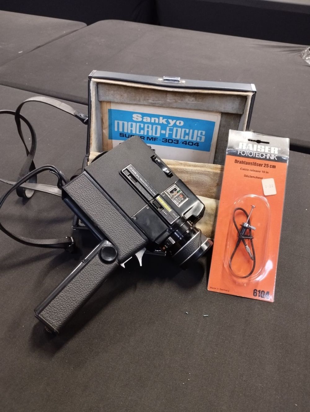 Lot 93: Vintage Sanyo Macro-Focus Super MF404 Super 8 Camera