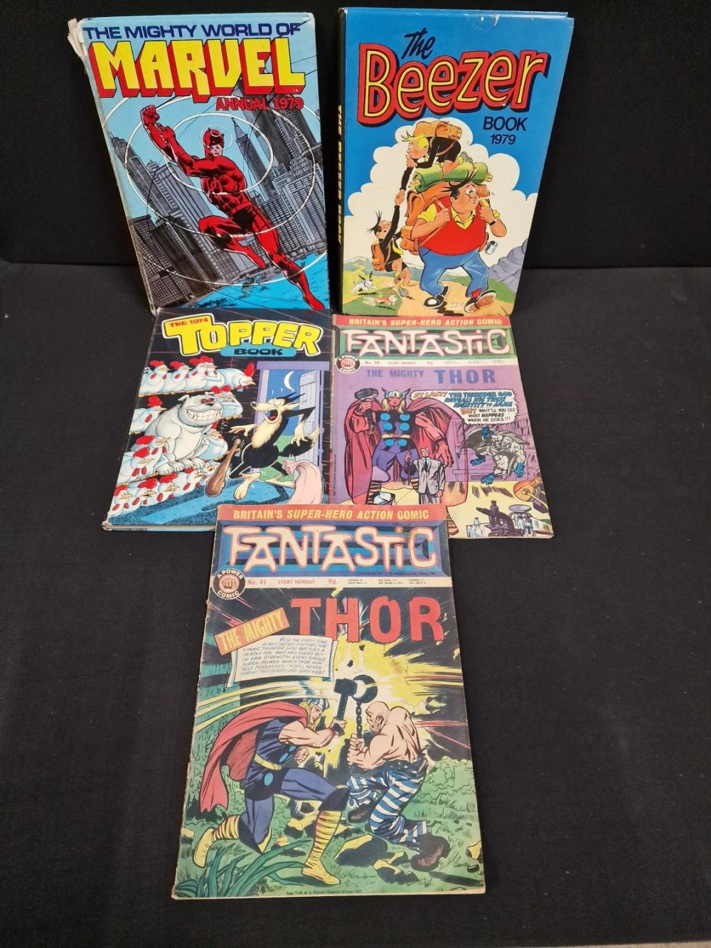 Lot 101: Five vintage collectors.comics and annuals 1967 to 1979
