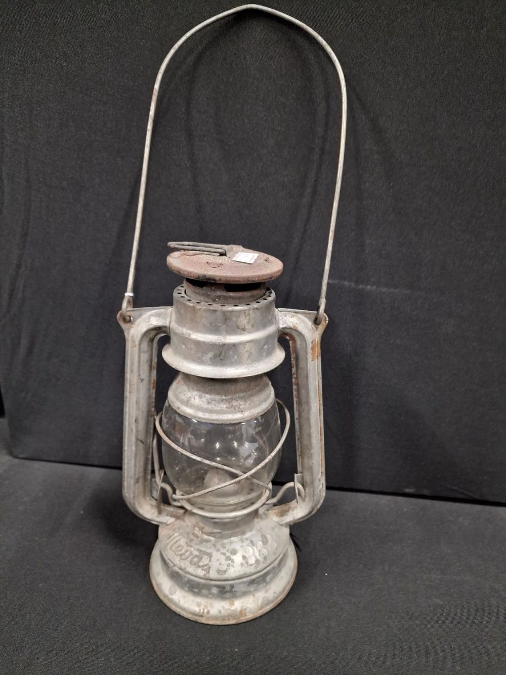 Lot 105: Vintage Tilly lamp