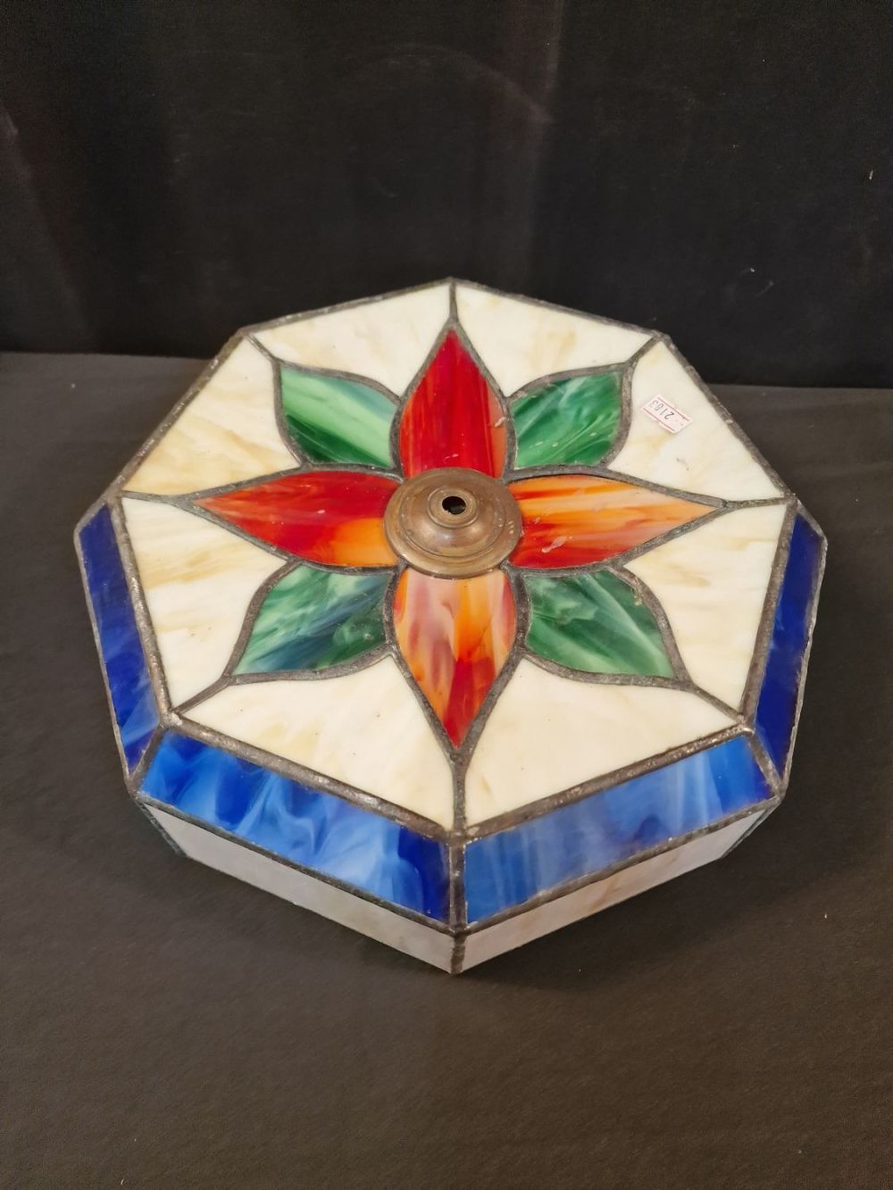 Lot 124: A Tiffany style Lamp shade. Octangal shape Cream,...