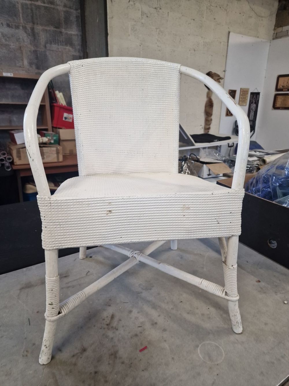 Lot 163: A vintage tahe Lloyd Loom style white wicker...