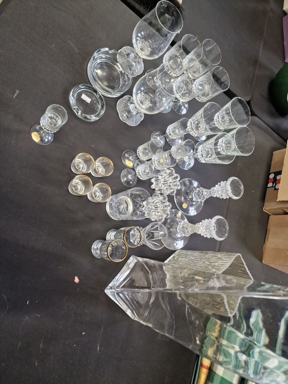 Lot 239: Quality of crystal glasses, Vases and lead crystal...
