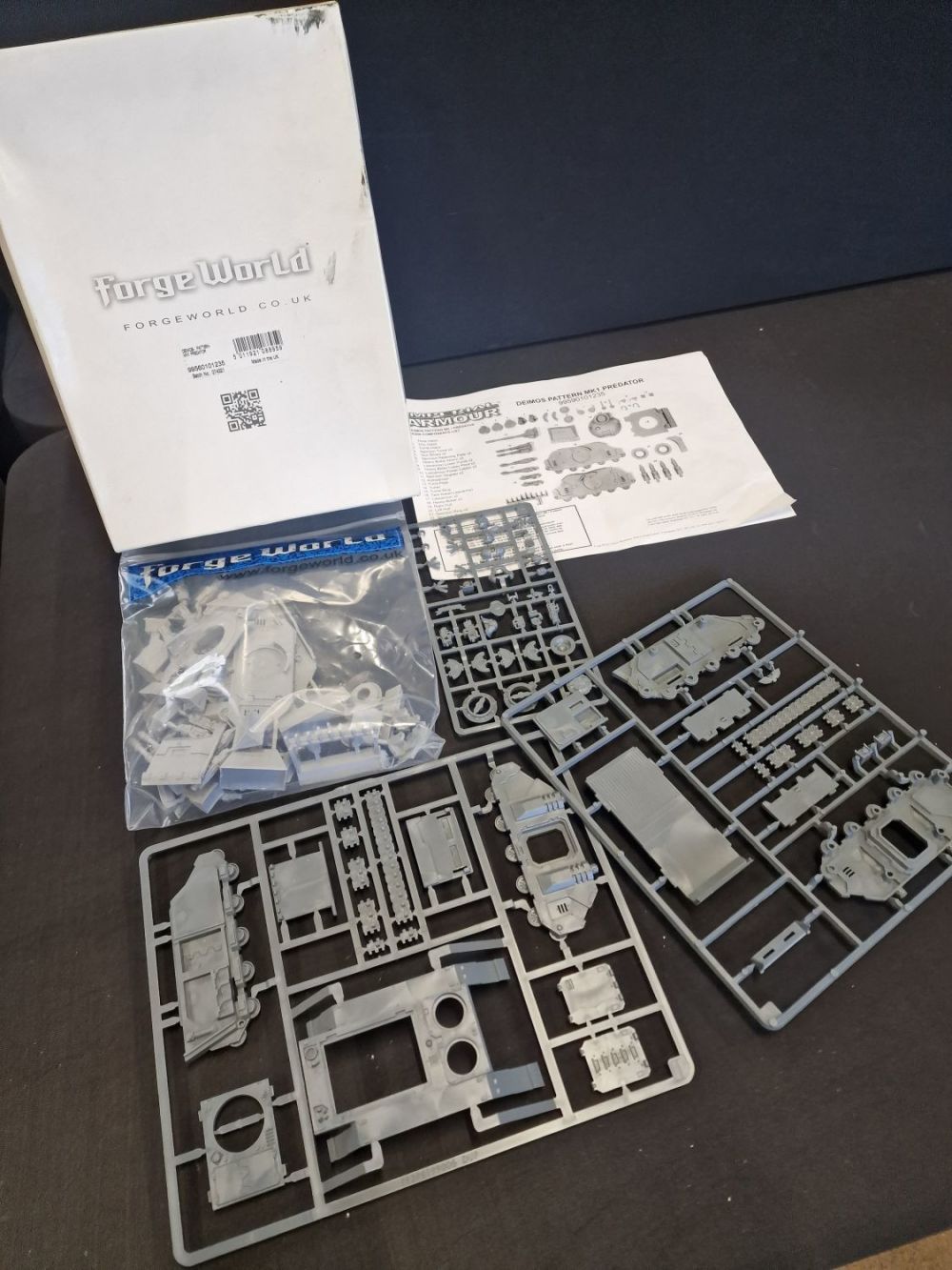 Lot 288: Forge world, warhammer Deimos Pattern MK1 Predator