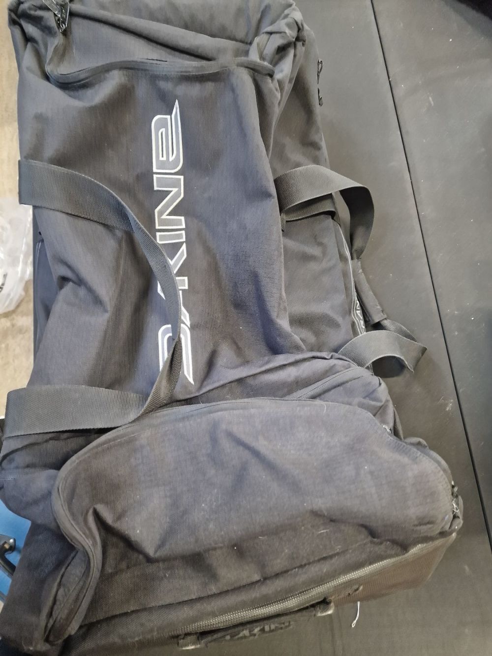 Lot 291: DAKING spliter roller extra large bag.
