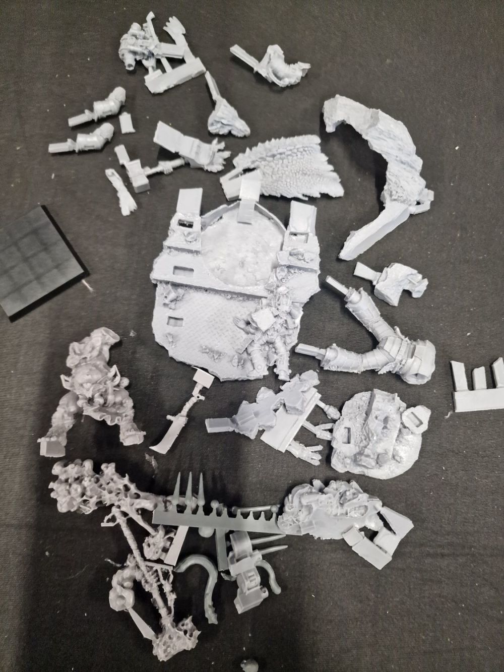 Lot 305: Forge world warhammer figures spares mixed collection