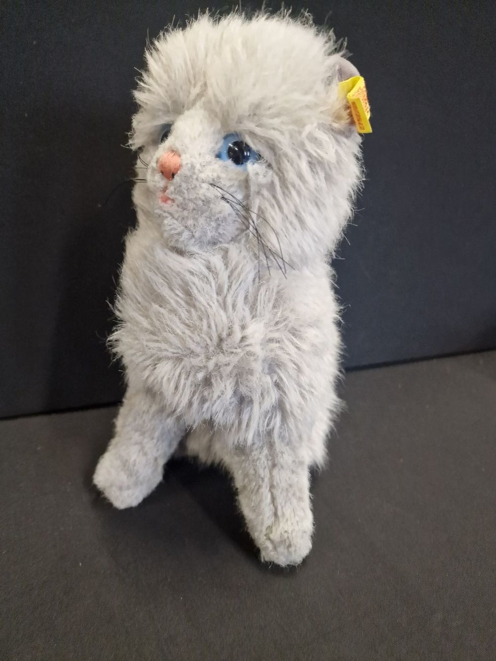 Lot 333: Steiff Minka grey cat. No.2752/26