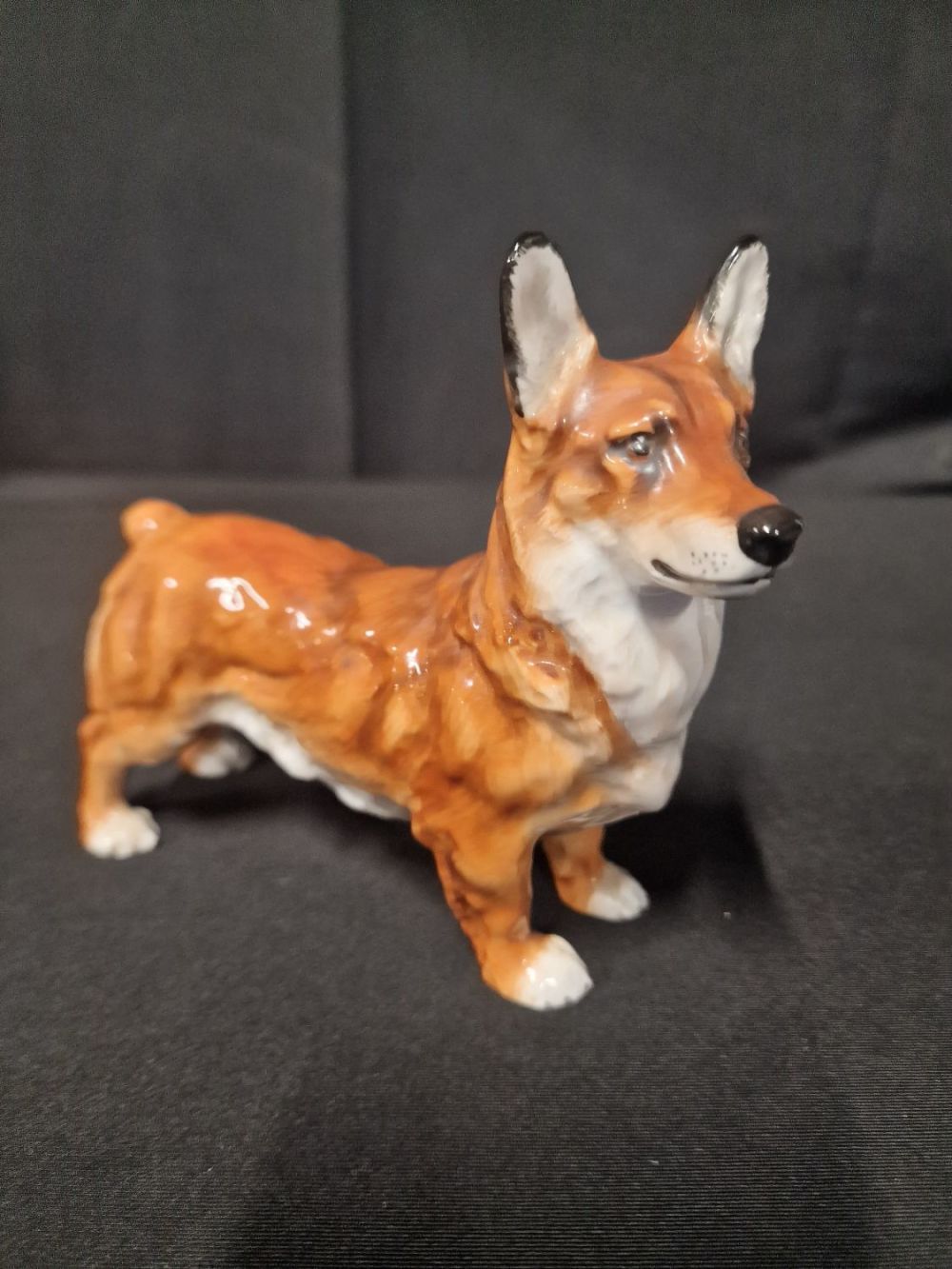 Lot 378: Royal Doulton Corgi no.2551