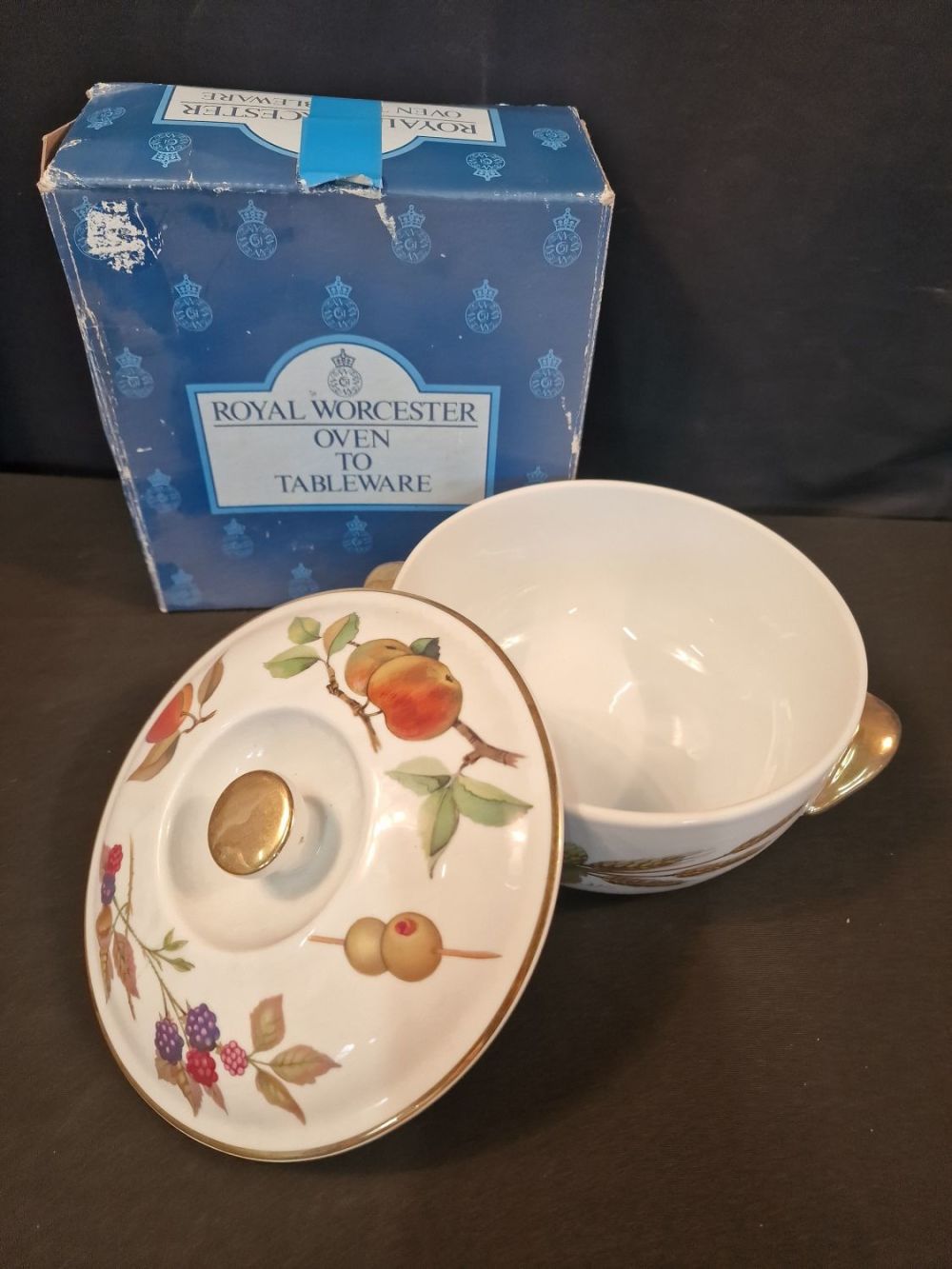 Lot 183: Royal Worcester ware. Evesham Gold Round Casserole dish....