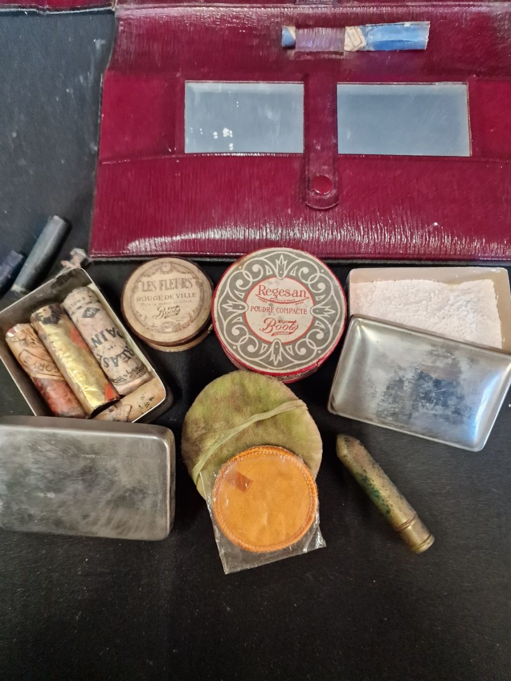 Lot 189: A victorian ladies cosmetic set with case. Contents...