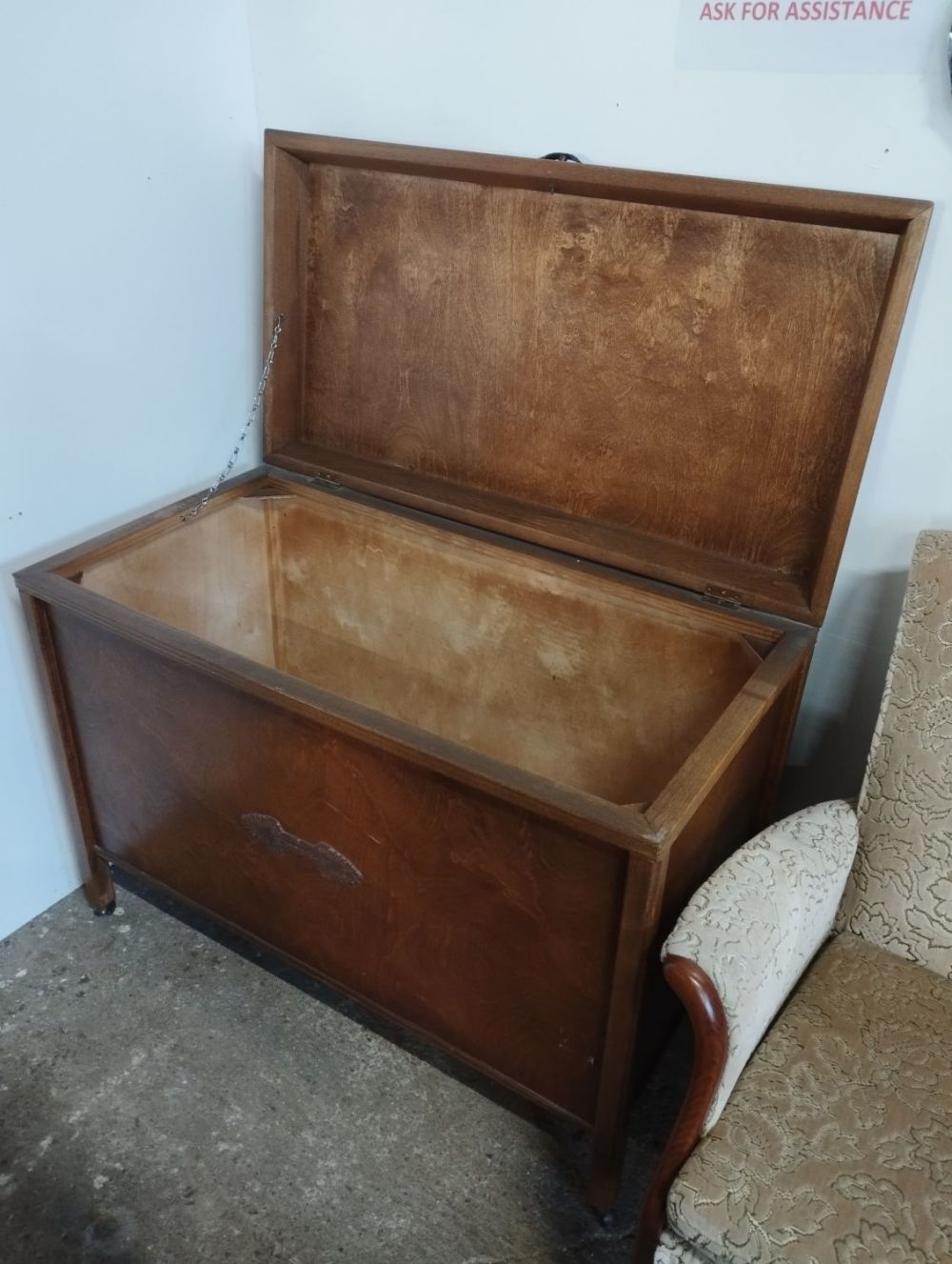 Lot 209: Vintage Mahogany Storage Blanket Chest with Lift Top