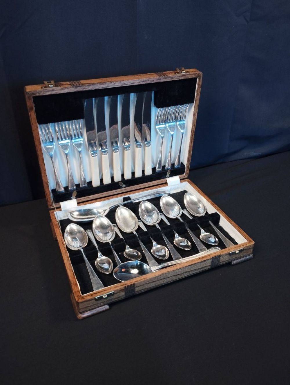 Lot 222: Vintage Viners Ltd Sheffield Silver Plated EPNS and...