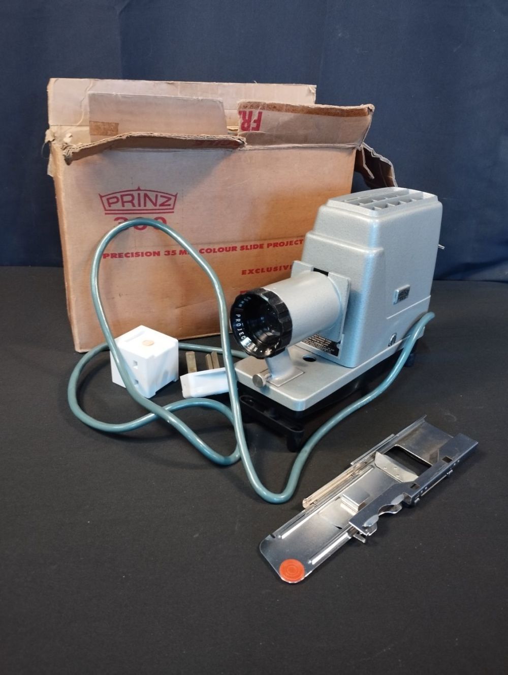 Lot 223: Vintage Prinz 300 Precision 35mm Colour Slide Projector