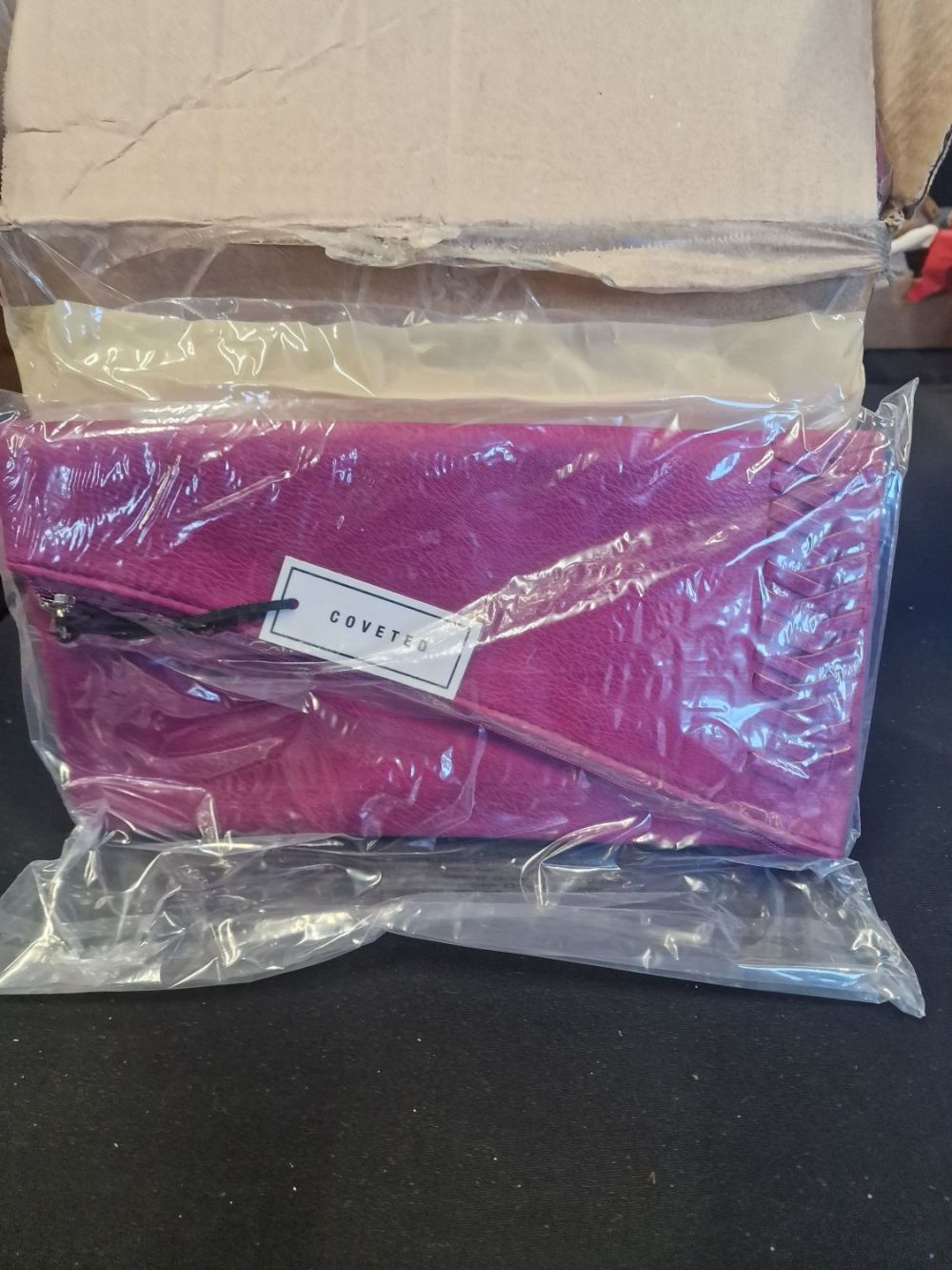 Lot 225: Approximately 24 brand new clutch bags