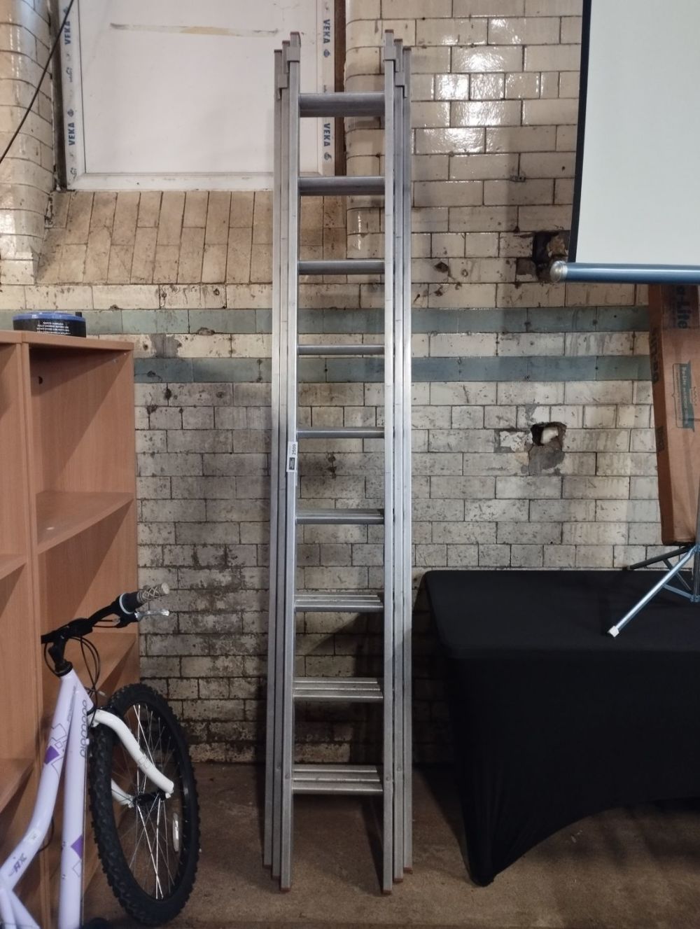 Lot 245: Titan Competitor 2.5mt Triple Domestic Extension Ladders. Extends...