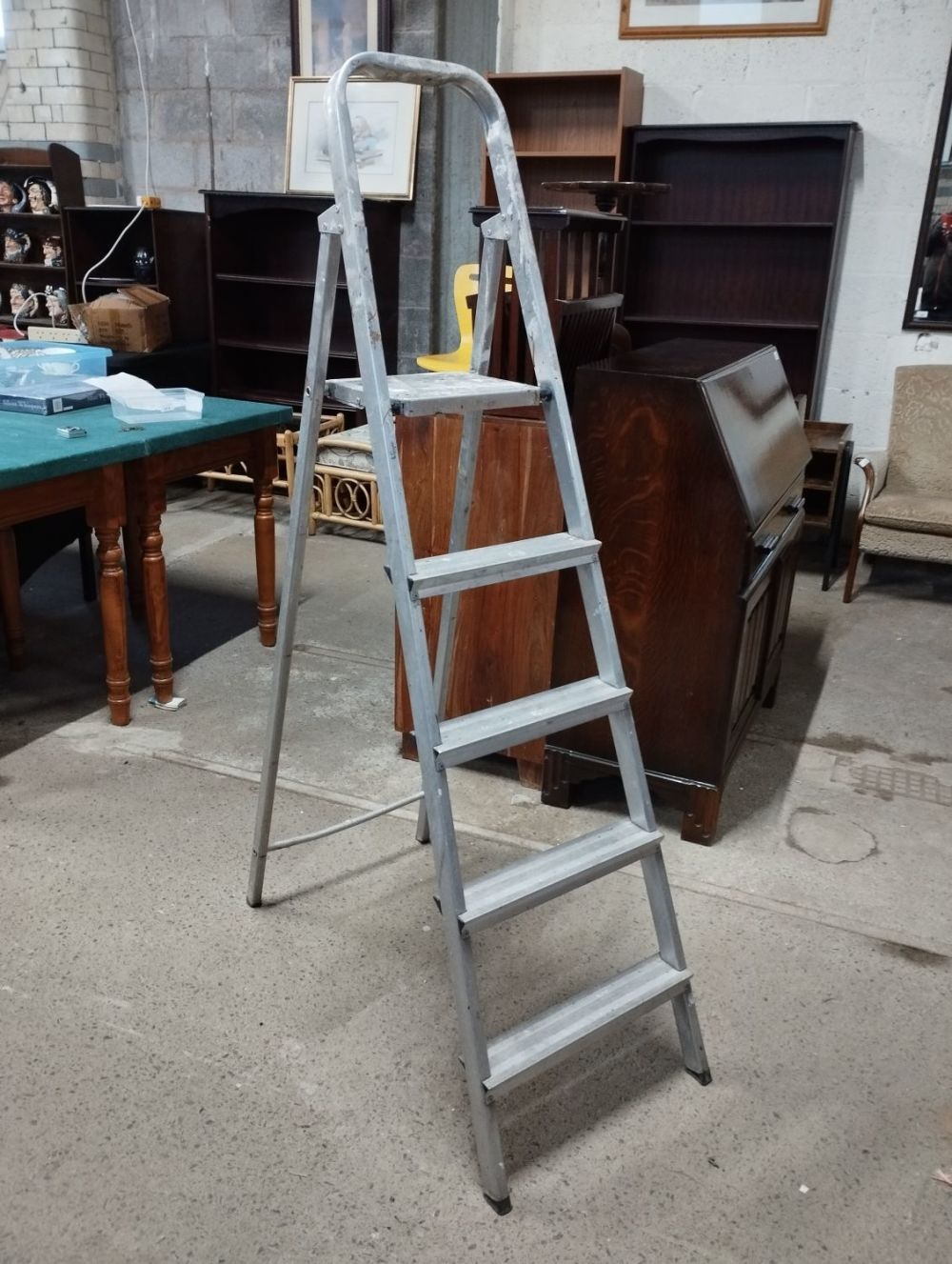 Lot 246: 5 Tread Aluminium Stepladders