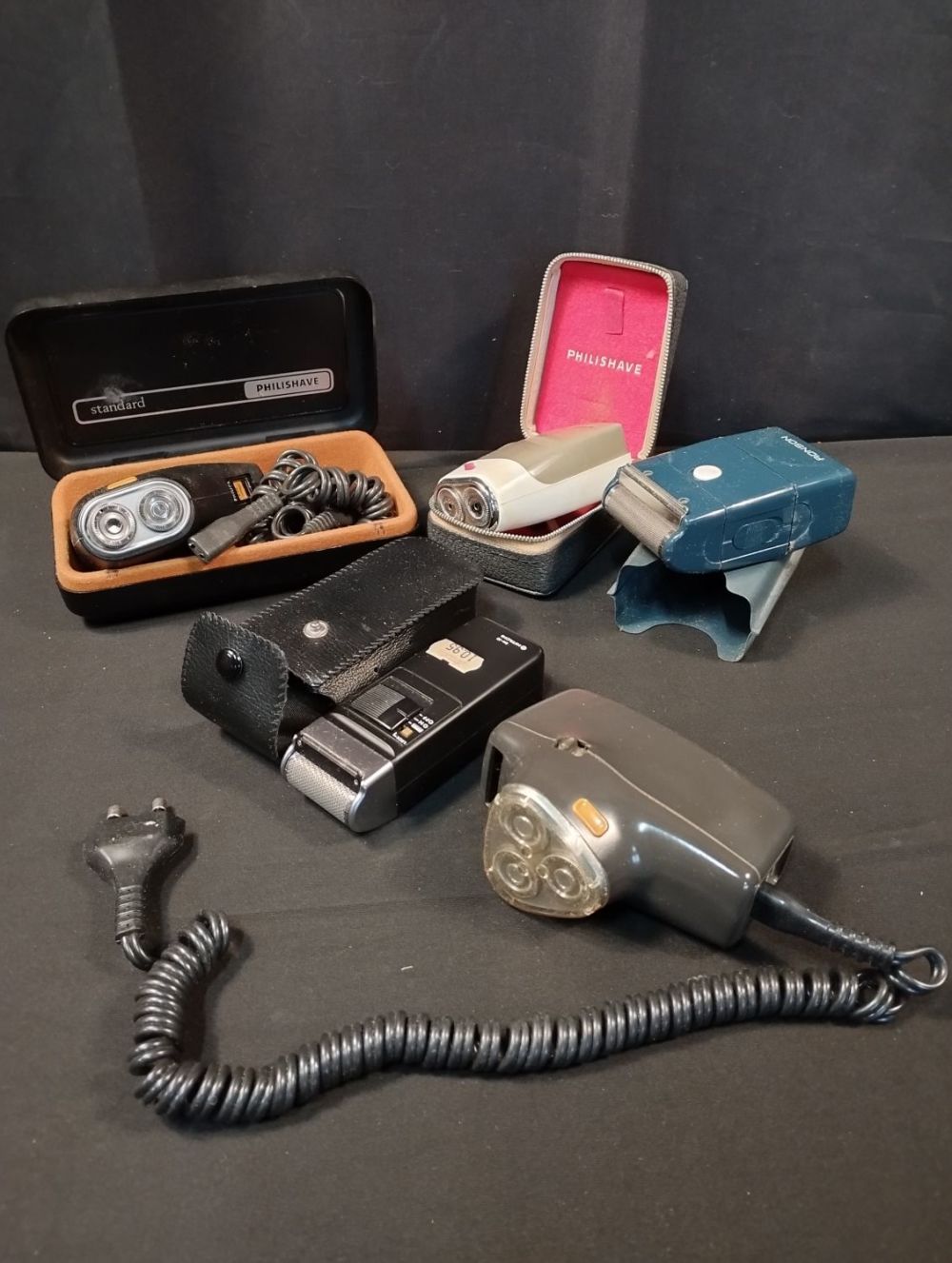 Lot 250: Selection of Vintage Electric Shavers inc Philishave, Ronson...