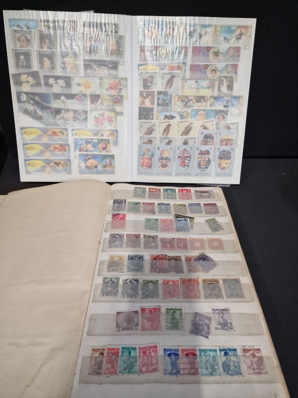 Lot 290: Two vintage stamp albums. Various dates and country.