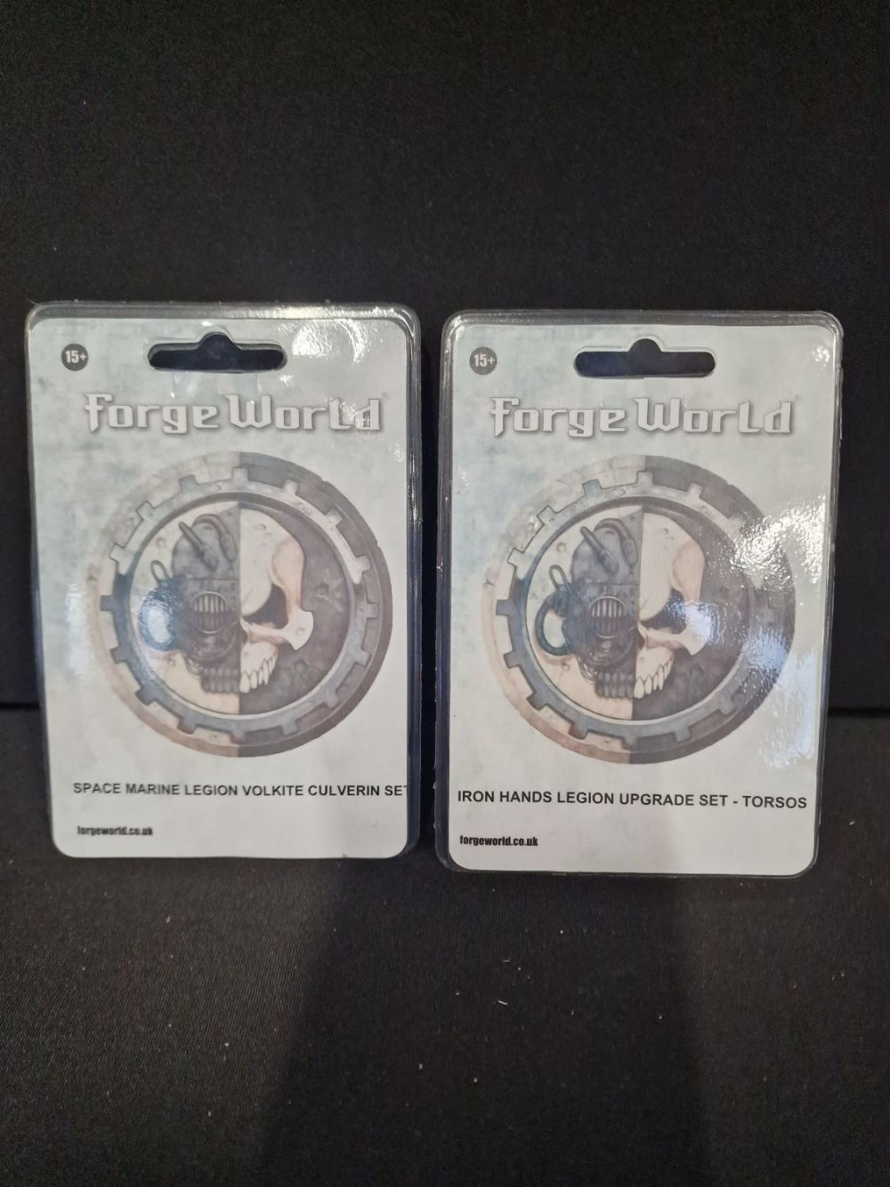 Lot 308: Warhammer forgeworld space marine legion volkite culverin set...