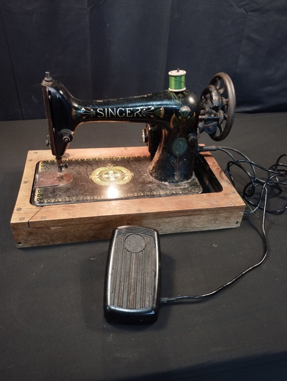Lot 325: Vintage Electric Singer Sewing Machine with Light. Tested...