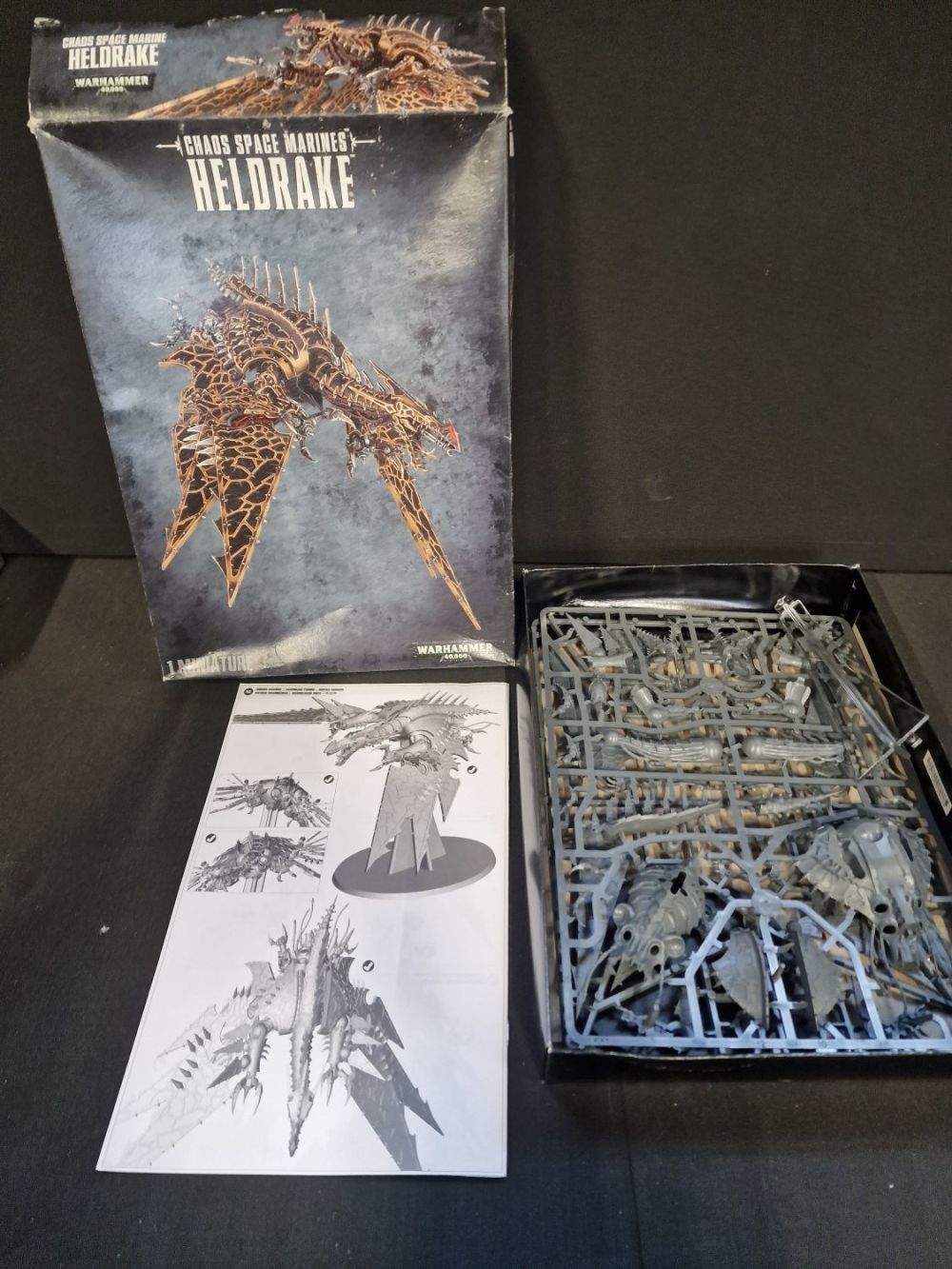 Lot 348: Warhammer 40,000 Chaos Space marines Heldrake. New