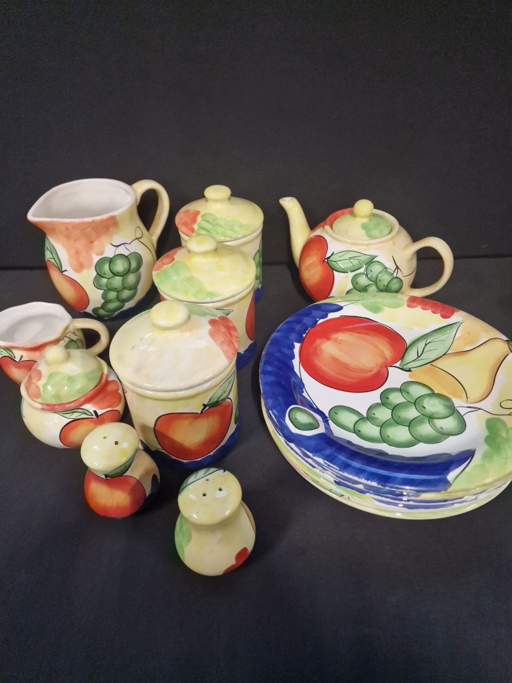 Lot 360: A collection of Royal Norfolk