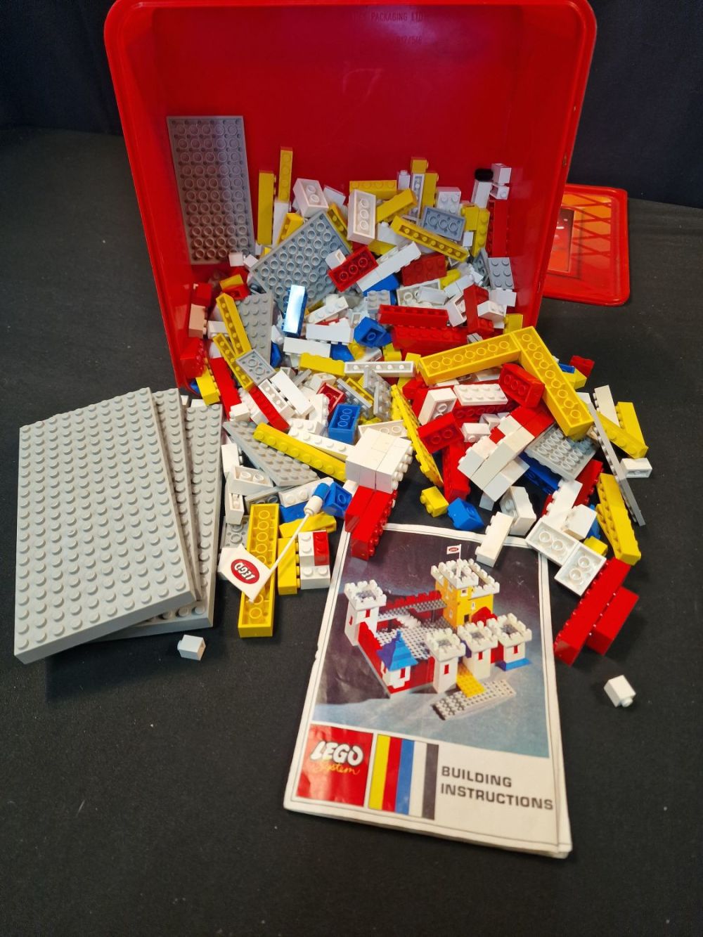 Lot 129: A selection of vintage LEGO. Instructions to build...