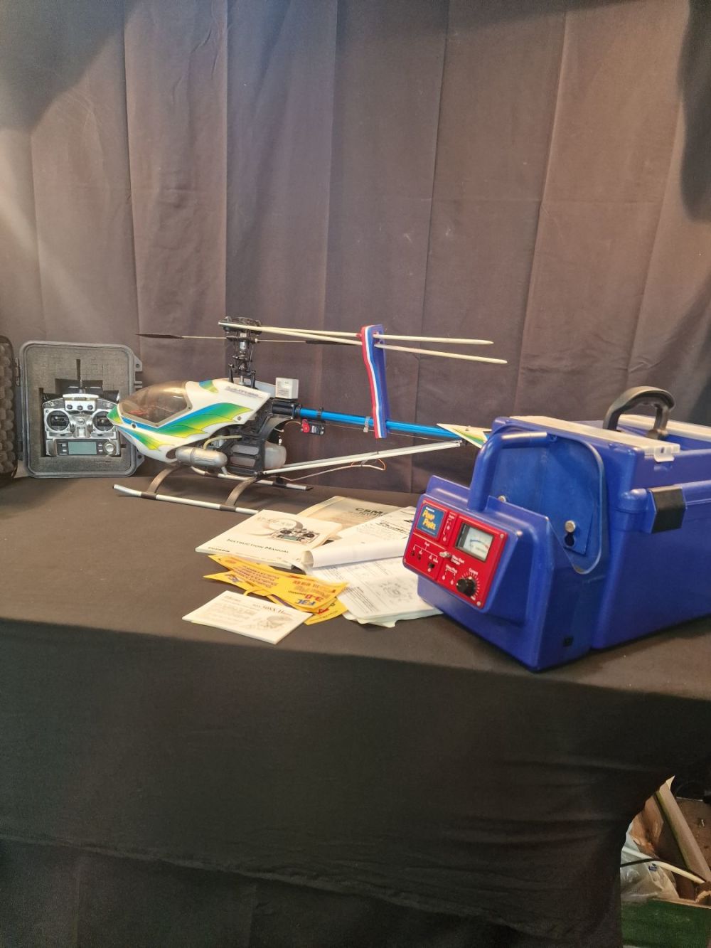 Lot 139: Hirobo Shuttle Sceadu 50size Engine 2002 come with...