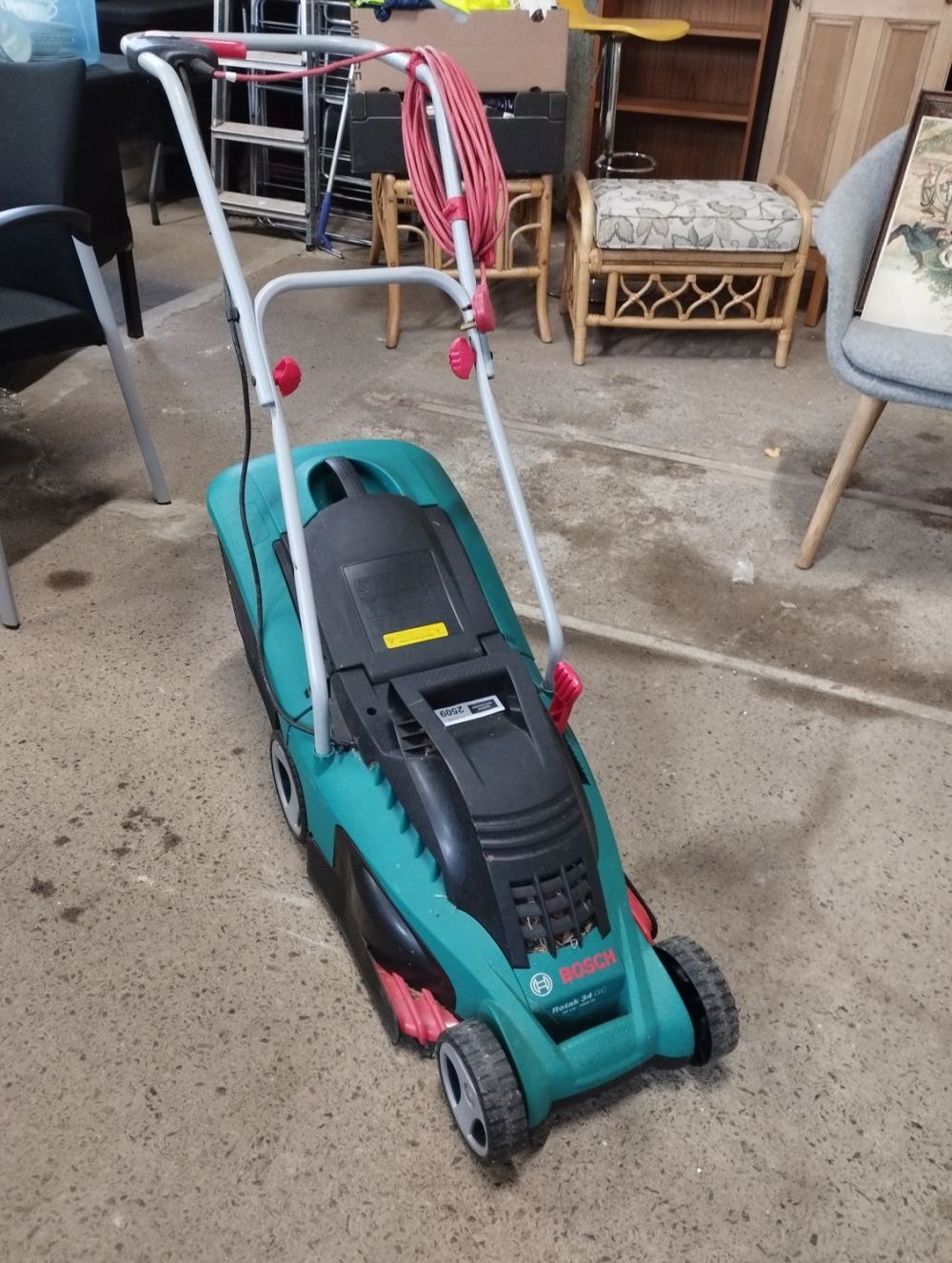 Lot 148: Bosch Rotak 34 34cm 1400w Lawn Mower. Tested...