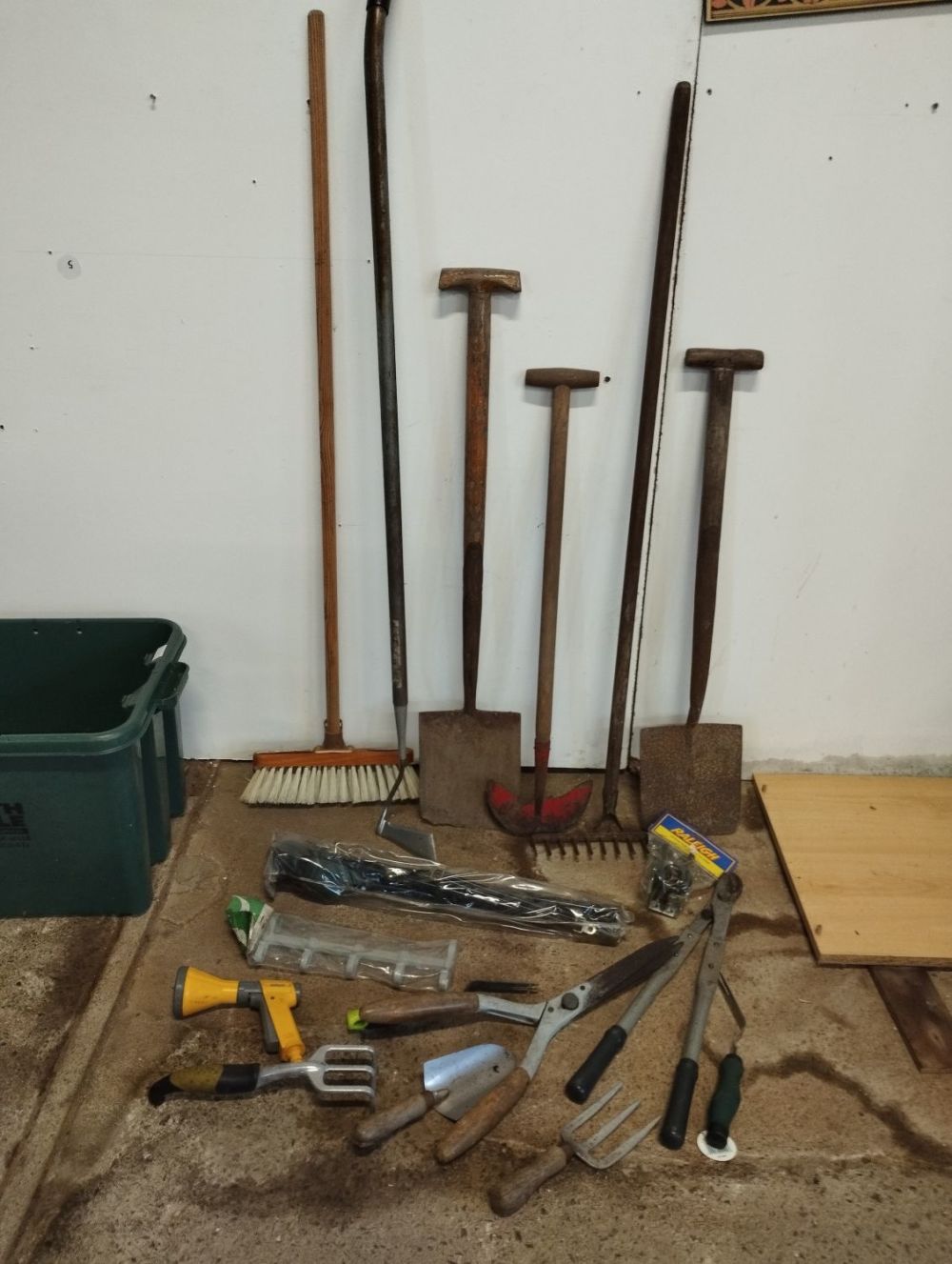 Lot 171: Selection of Gardening Tools inc Spades, Edgers, Trimmers...