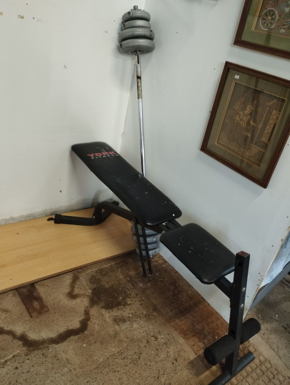 Lot 172: Weights Bench with Weights.