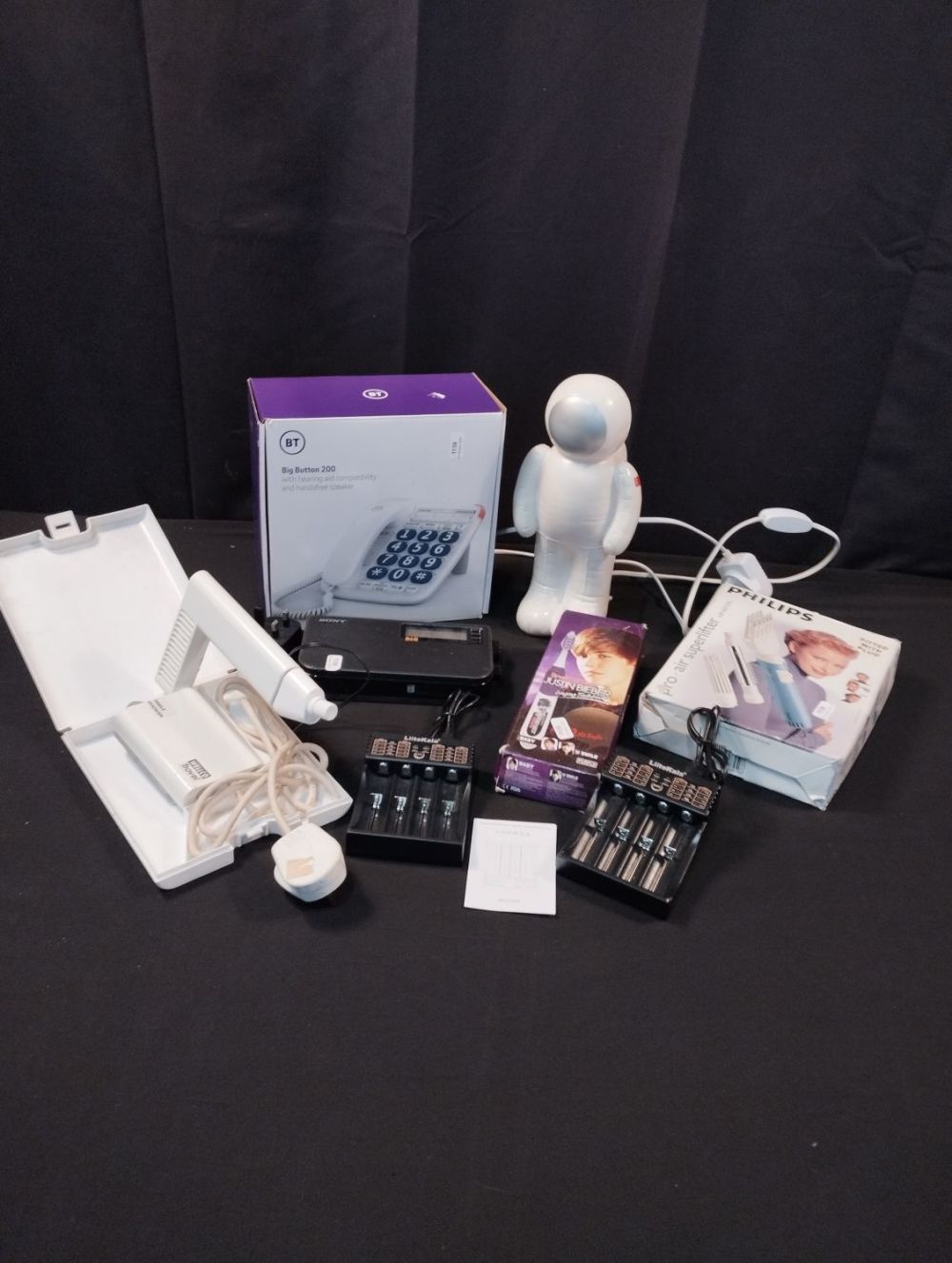 Lot 215: Mixed Lot of Electrical Items inc Astronaut LED...