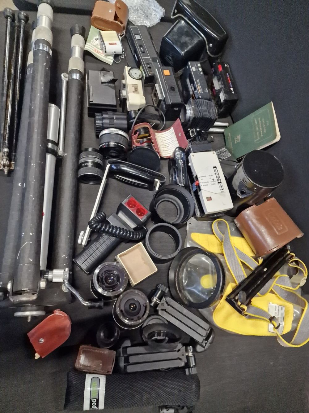 Lot 241: A collection of vintage camera parts, assesories and...