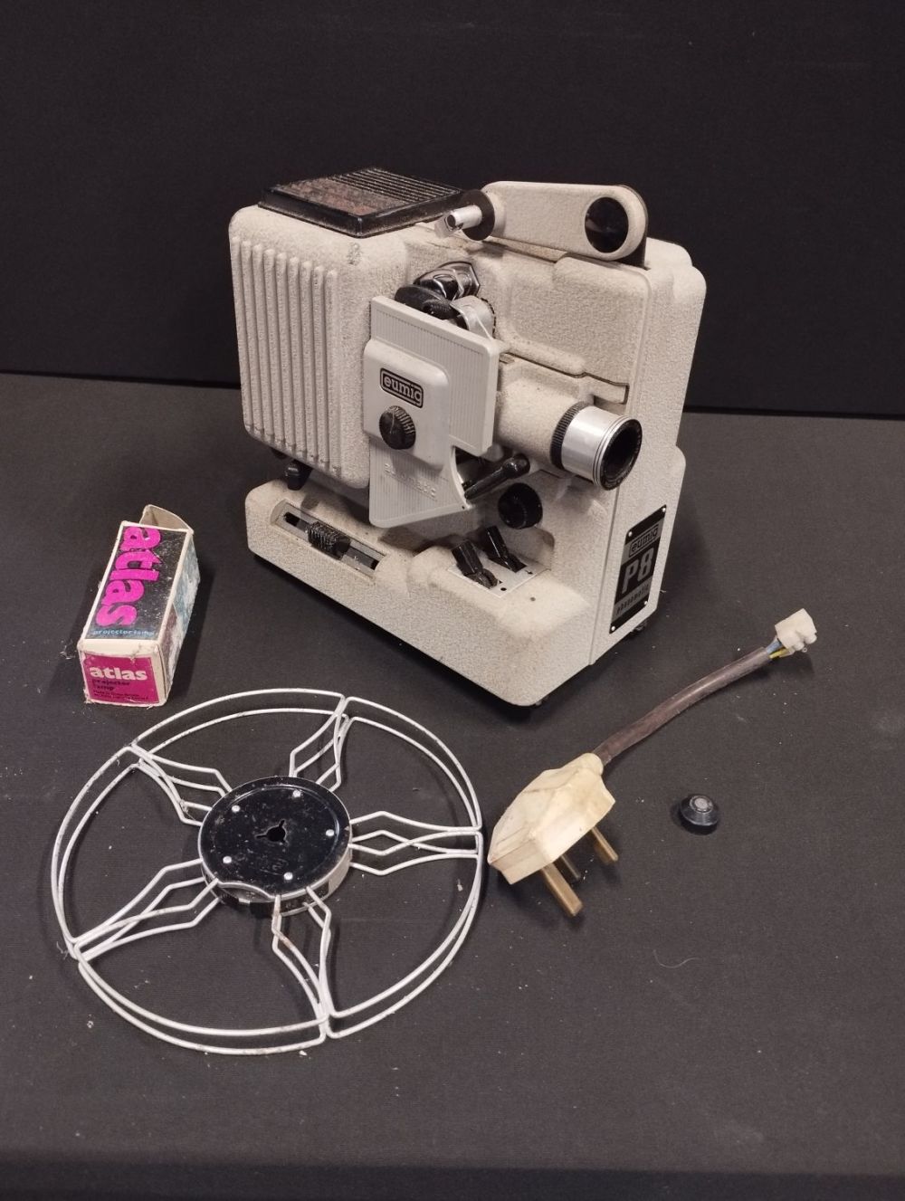Lot 289: Vintage Eumig Wien Type P8 Phonomatic 8mm Projector