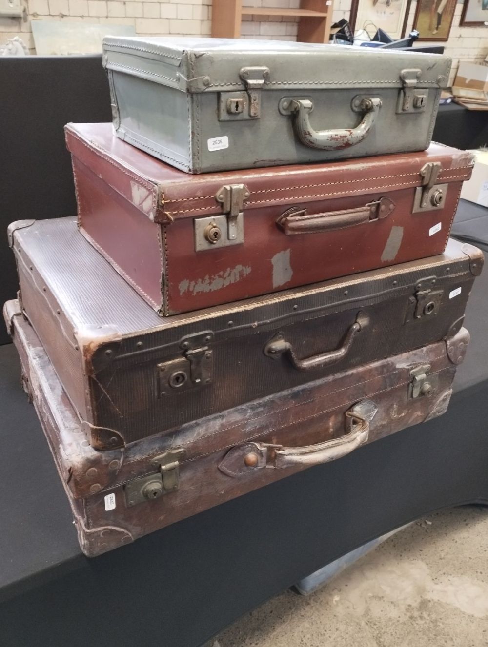 Lot 290: Selection of Four Vintage Suitcases.