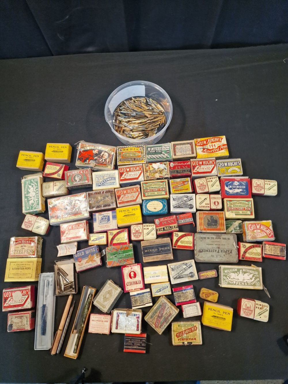 Lot 303: A large collection of fountain dip nib tips....