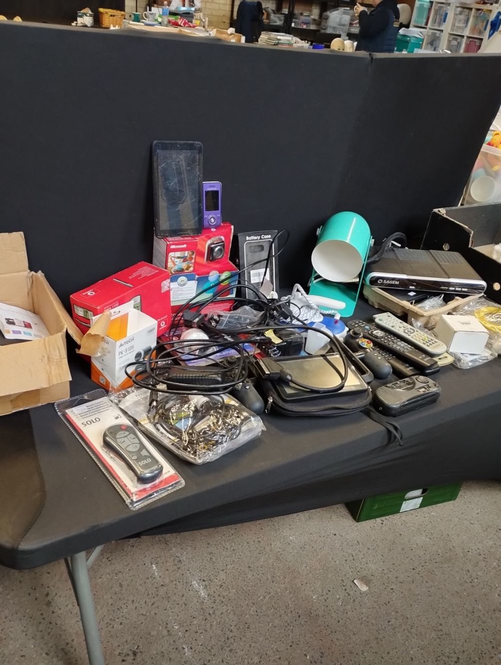Lot 310: Mixed Lot of Electrical Items inc Mobile Phones,...