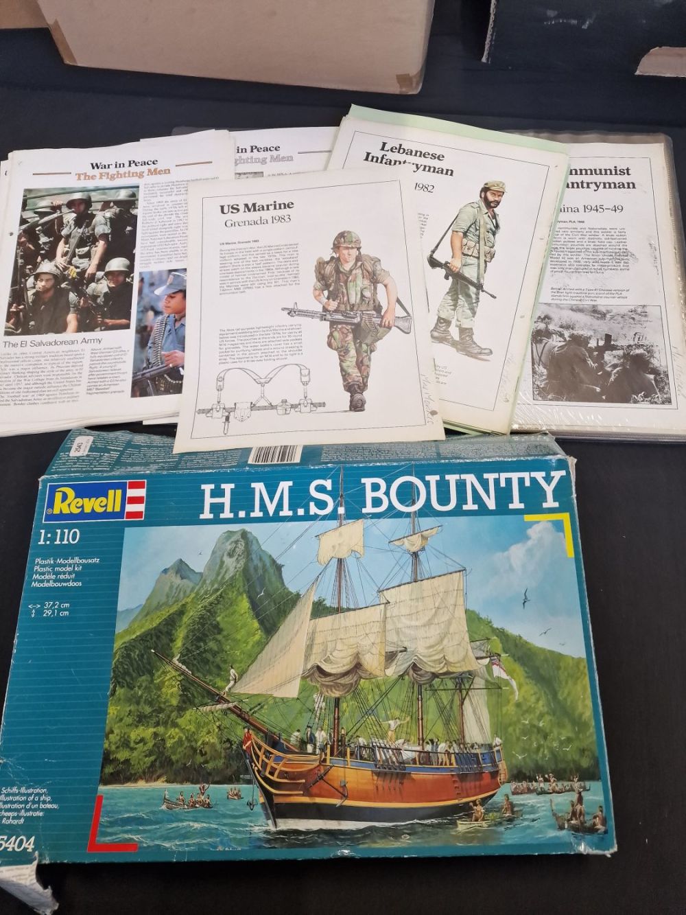 Lot 334: Revell HMS Bounty no.05404 1:110 scale.