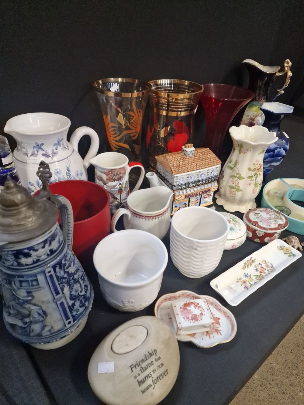Lot 343: A collection of pottery and glass ware includes...