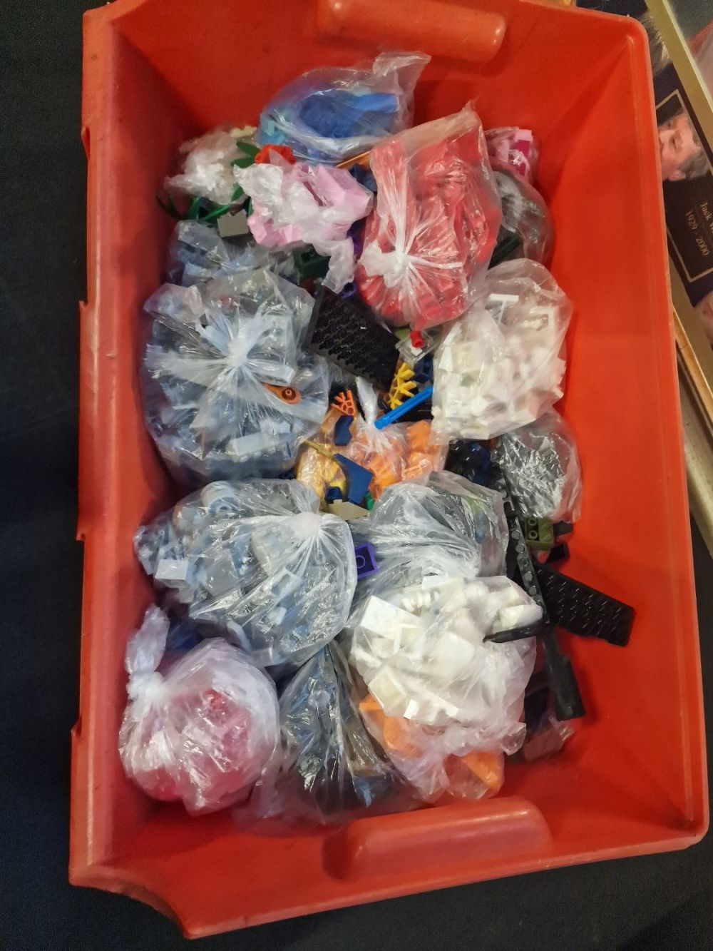 Lot 365: A collection of mixed colour Lego. Approximately 2kg