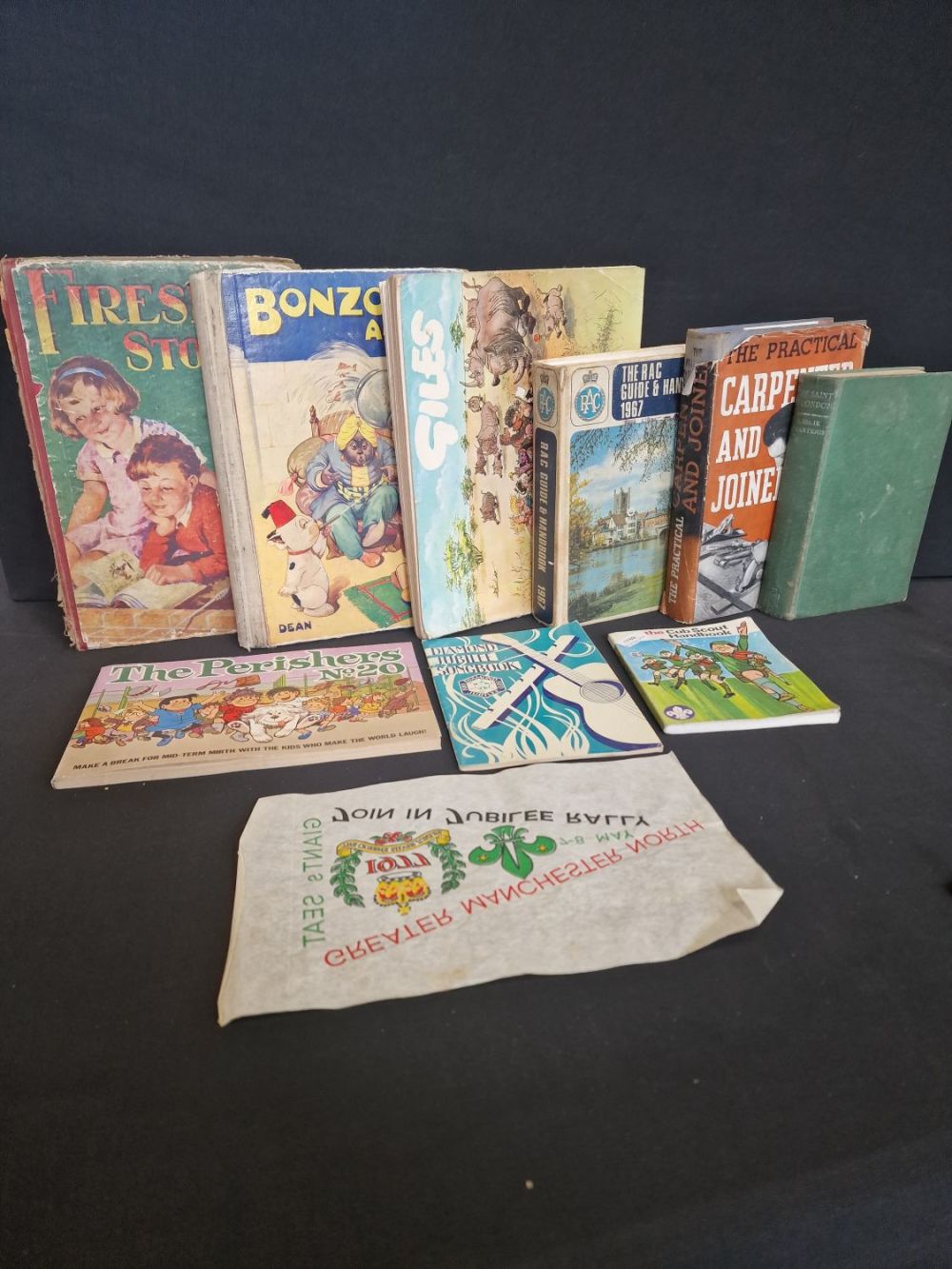 Lot 15: A selection of vintage children's and collectable books.