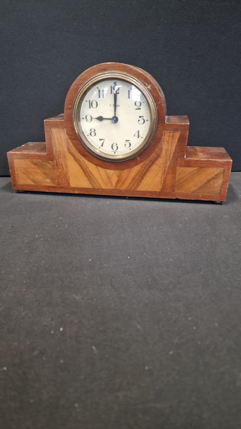 Lot 52: A art deco 8 day wooden mantle clock