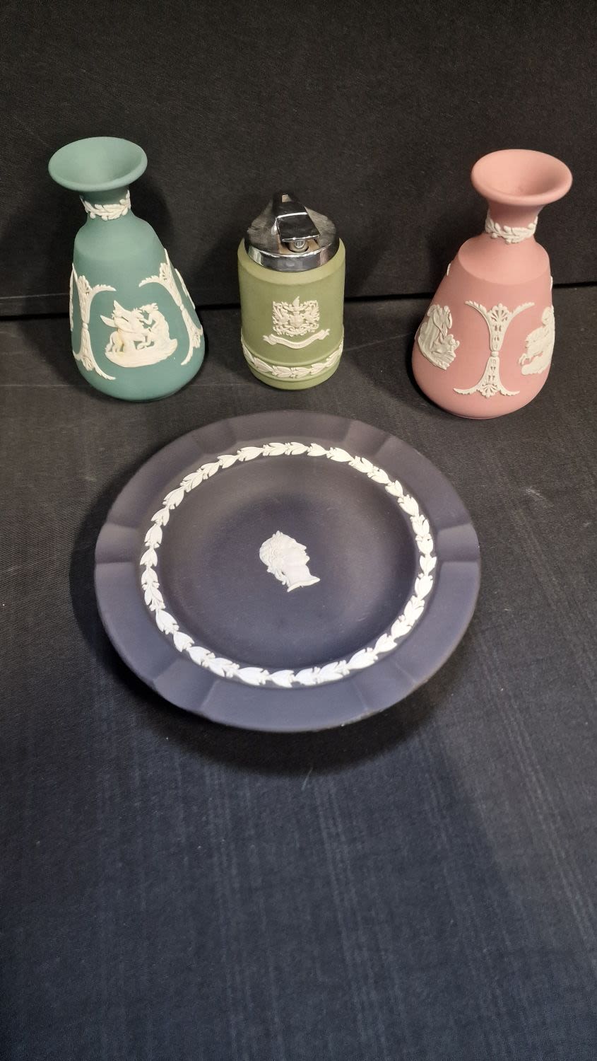 Lot 75: Four peices of unique wedgewood jasper ware.