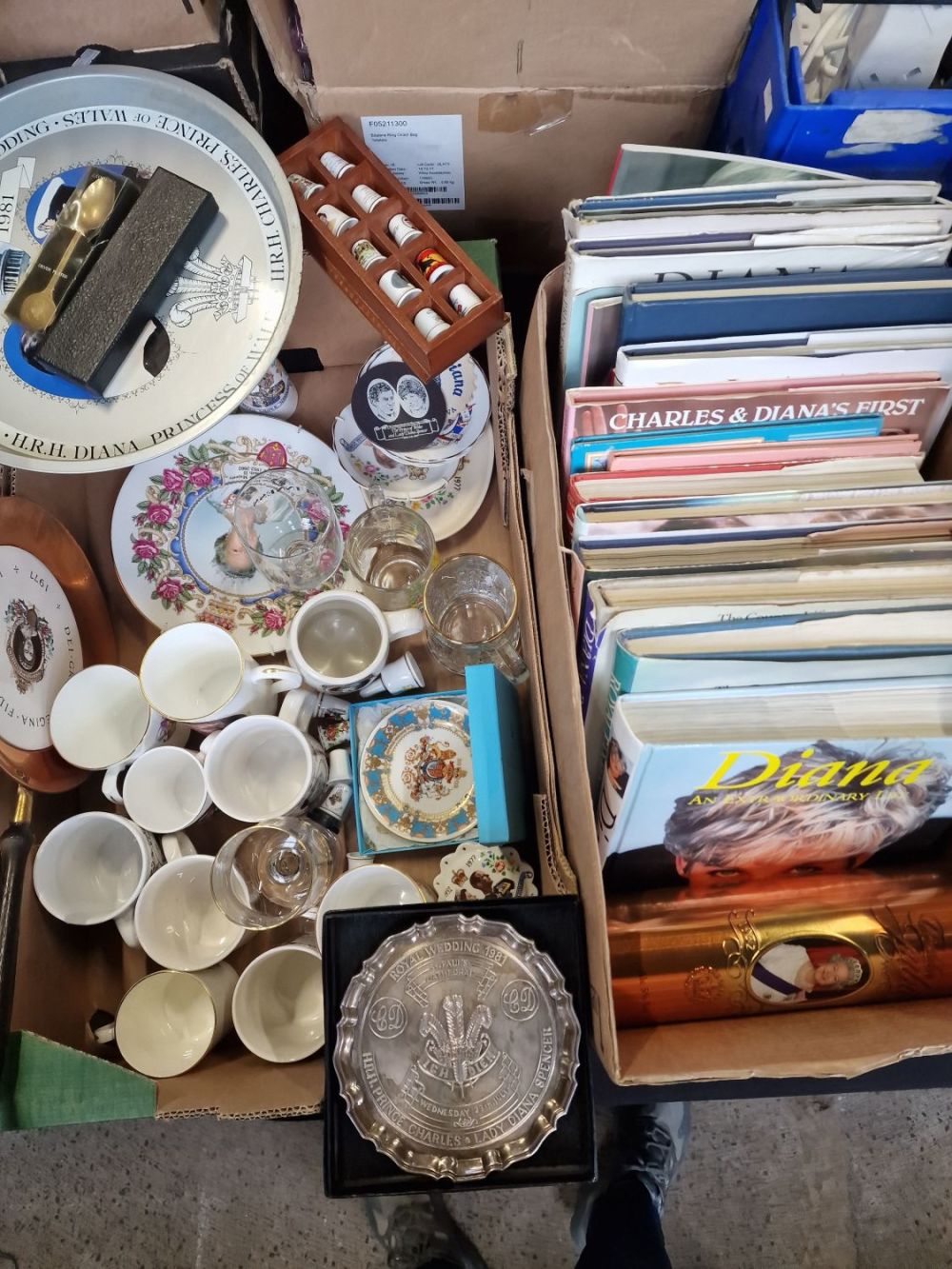 Lot 126: A large collection of royal memorabilia. Includes books,...